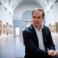 Javier Sierra en el interior del Museo del Prado