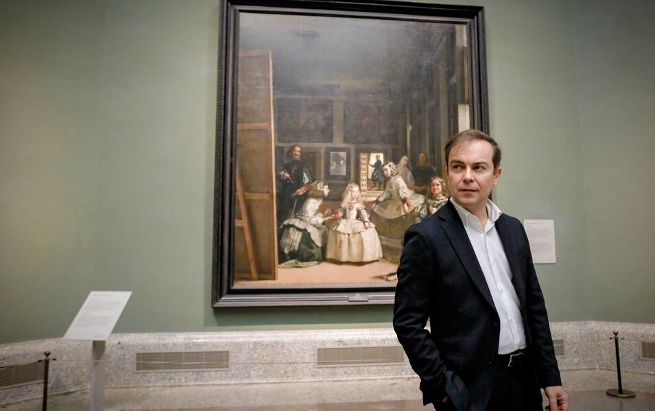 Javier Sierra con 'Las Meninas' en el Museo del Prado