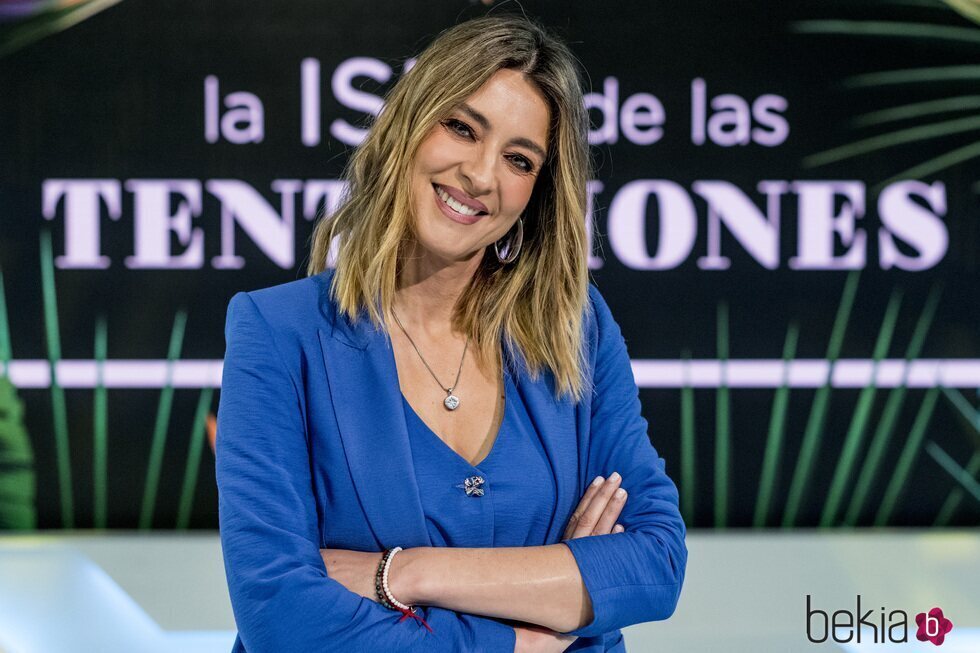 Sandra Barneda en la rueda de prensa del final de 'La isla de las tentaciones 8'