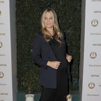 Molly Sims en la fiesta solidaria de Vanity Fair de Los Ángeles