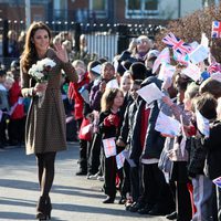 La Duquesa de Cambridge recibida por los niños en The Art of Room