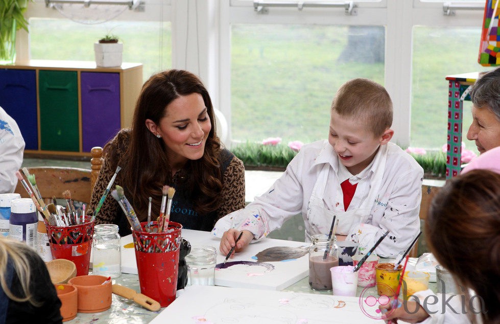 Catalina de Cambridge con un niño en The Art of Room