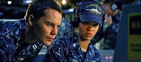 Taylor Kitsch y Rihanna en la película 'Battleship'