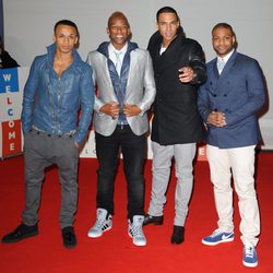 La banda JLS en los premios Brit 2012