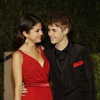 Justin Bieber y Selena Gomez en la fiesta post Oscar 2011