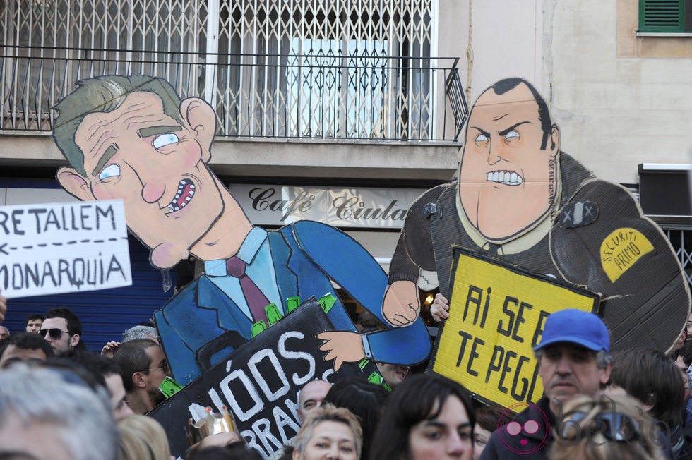 Protestas contra el Duque Iñaki Urdangarín frente a los juzgados de Palma de Mallorca