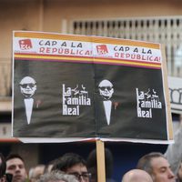 Cartel a favor de la República frente al juzgado donde declara Iñaki Urdangarín