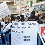 Protestas contra Iñaki Urdangarín frente a los juzgados de Palma de Mallorca