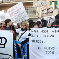 Protestas contra Iñaki Urdangarín frente a los juzgados de Palma de Mallorca