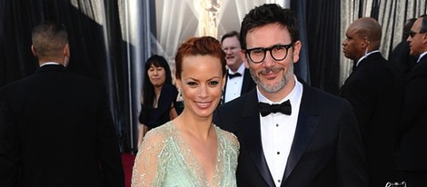 Michel Hazanavicius y Berenice Bejo en la alfombra roja de los Oscar 2012