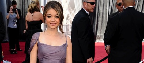 Sarah Hyland en la alfombra roja de los Oscar 2012