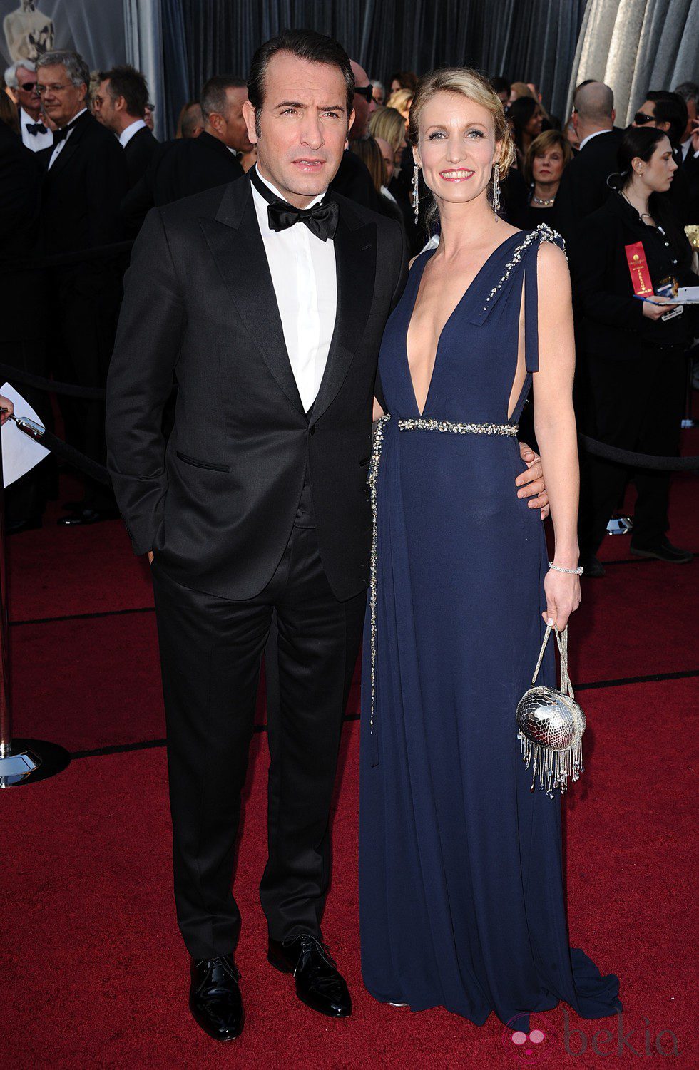 Jean Dujardin y Alexandra Lamy en la alfombra roja de los Oscar 2012