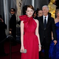 Emma Stone en la alfombra roja de los Oscar 2012