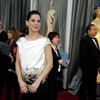 Sandra Bullock en la alfombra roja de los Oscar 2012