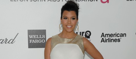 Kourtney Kardashian en la fiesta de Elton John tras los Oscar 2012