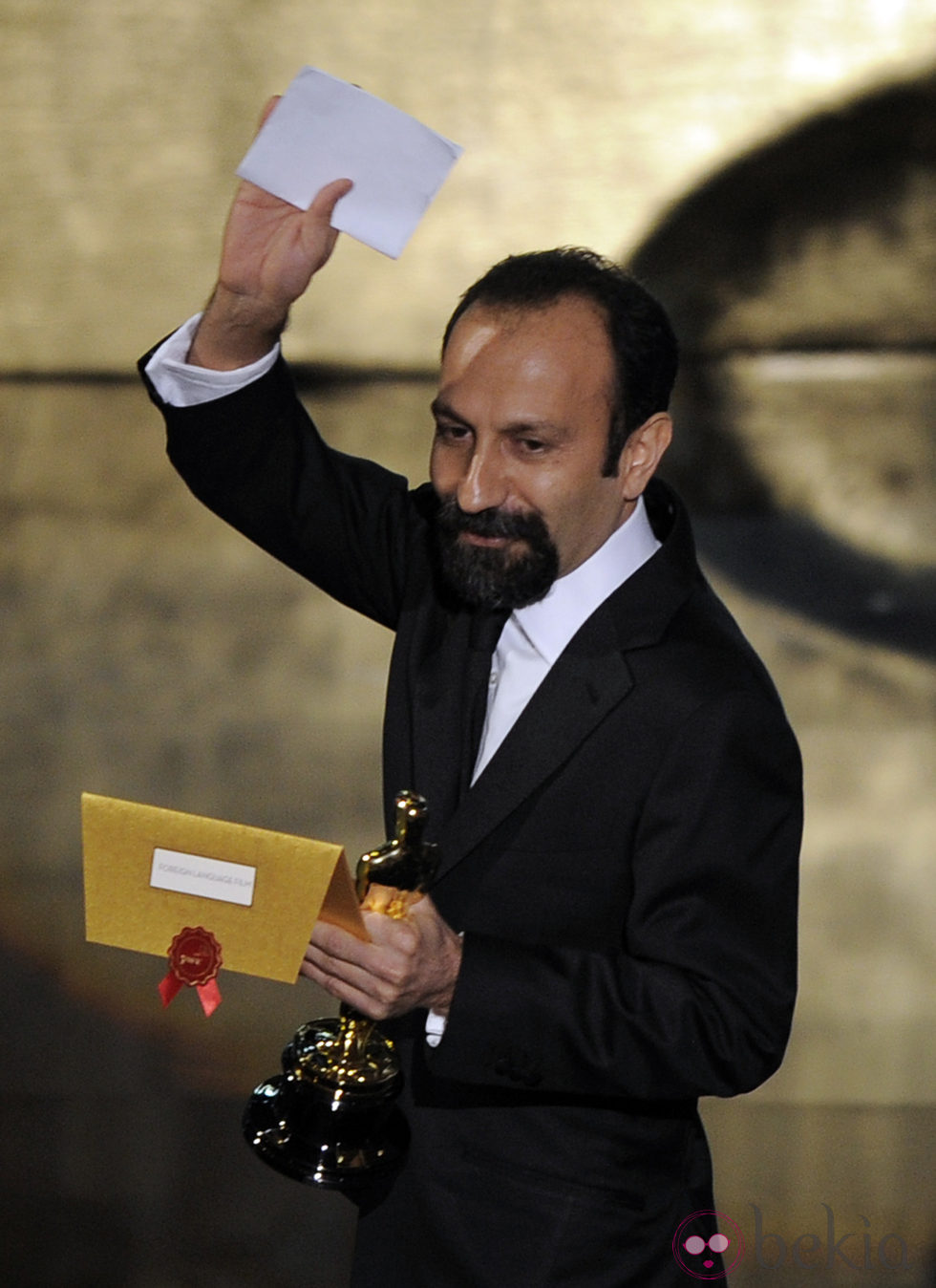 Asghar Farhadi tras su recoger su Oscar 2012