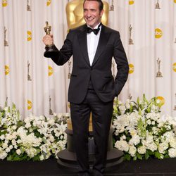 Jean Dujardin posa con su Oscar 2012 como Mejor Actor Principal