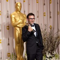 Michel Hazanavicius posa con su Oscar 2012 como Mejor Director