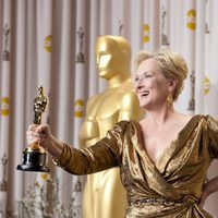 Meryl Streep posa con su Oscar 2012 a la Mejor Actriz