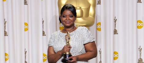 Octavia Spencer posa con su Oscar 2012 a la Mejor Actriz Secundaria