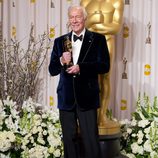 Christopher Plummer posa con su Oscar 2012 como Mejor Actor Secundario