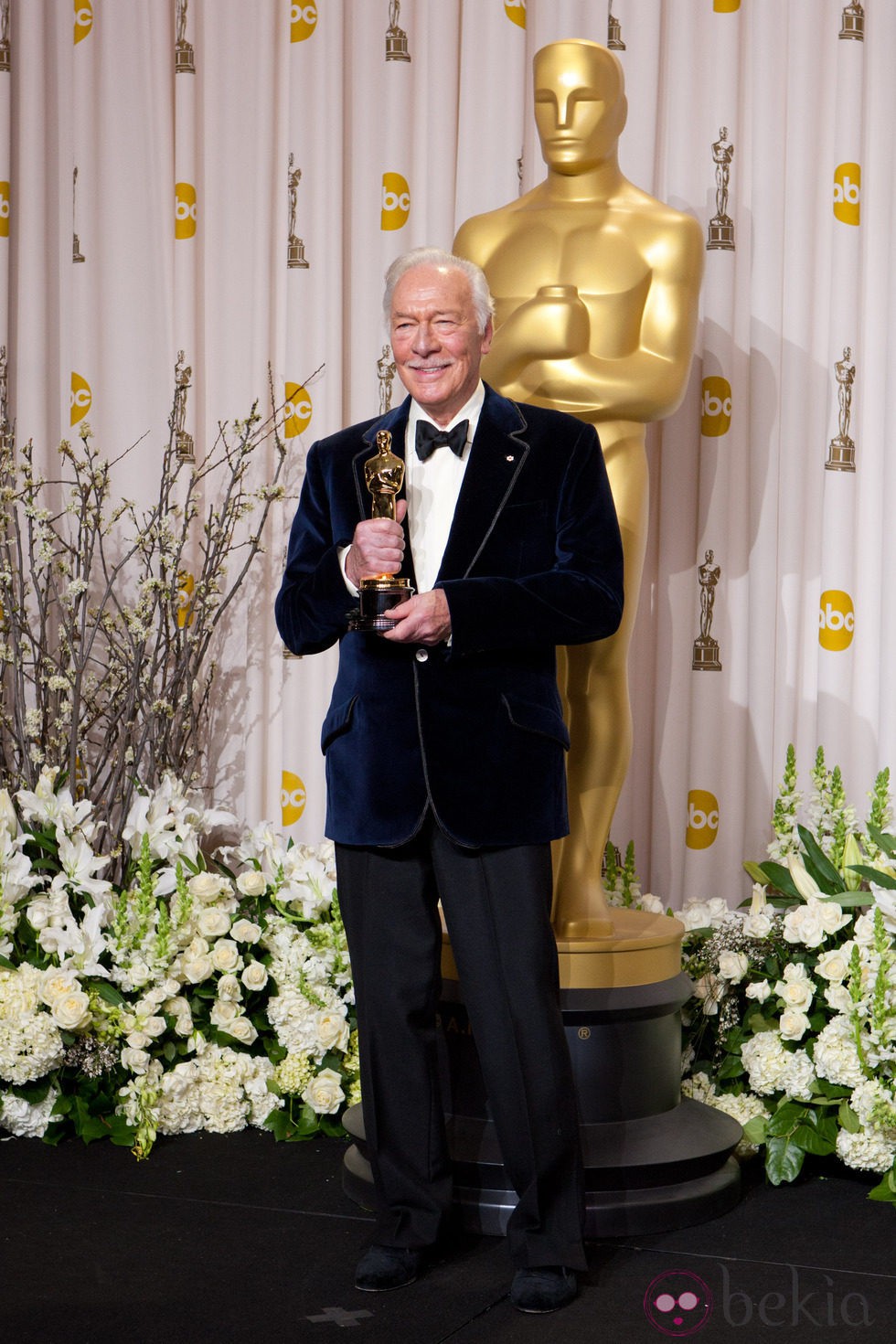 Christopher Plummer posa con su Oscar 2012 como Mejor Actor Secundario