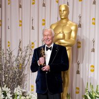 Christopher Plummer posa con su Oscar 2012 como Mejor Actor Secundario