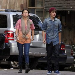 Justin Bieber y Selena Gomez paseando por Hollywood