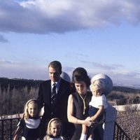 Los Reyes con las Infantas Elena y Cristina y el Príncipe Felipe cuando eran pequeños