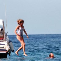 La Infanta Cristina se tira al mar durante sus vacaciones en Mallorca