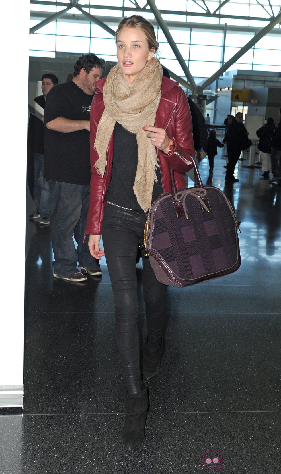 Rosie Huntington Whiteley en el aeropuerto de Nueva York