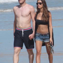 Sara Carbonero e Iker Casillas en la playa