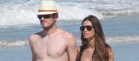 Sara Carbonero e Iker Casillas en la playa