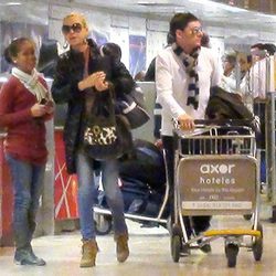 Belén Esteban y Fran Álvarez en el aeropuerto de Madrid