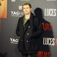 Álvaro Cervantes en el estreno de 'Luces Rojas' en Madrid