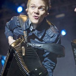 Michel Teló con el acordeón en su concierto en Madrid