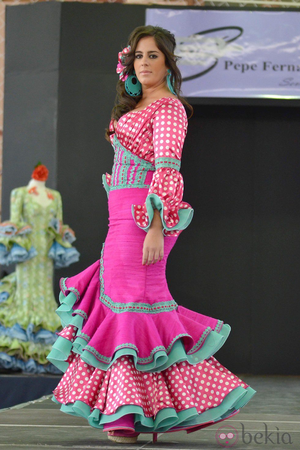 Anabel Pantoja desfilando con un vestido de flamenca de Pepe Fernández