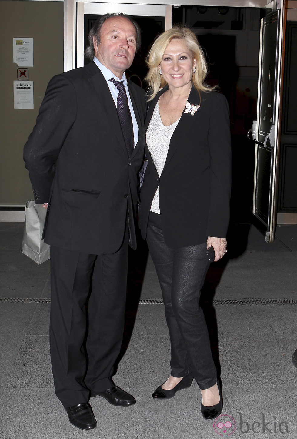 Rosa Benito y Amador Mohedano saliendo del Auditorio Nacional de Madrid