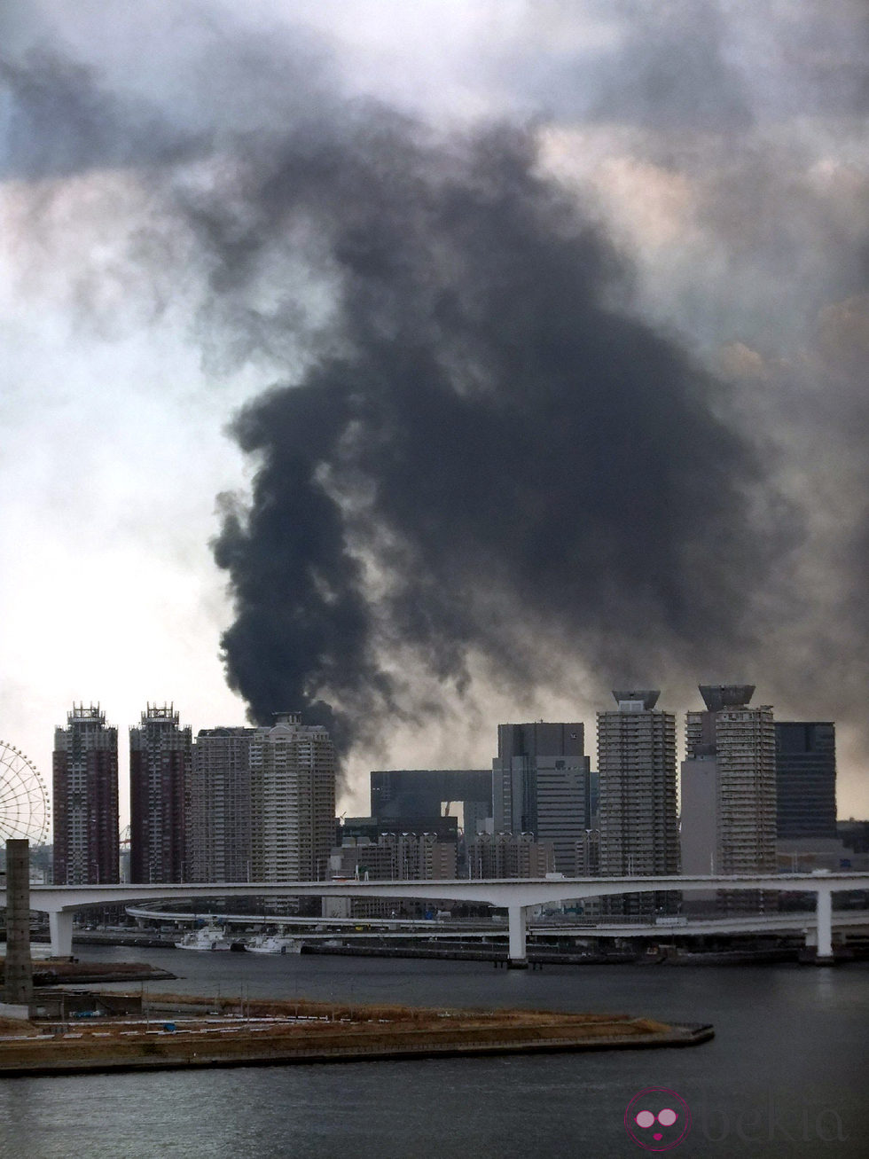 Incendios en Tokio tras el terremoto y tsunami de Japón