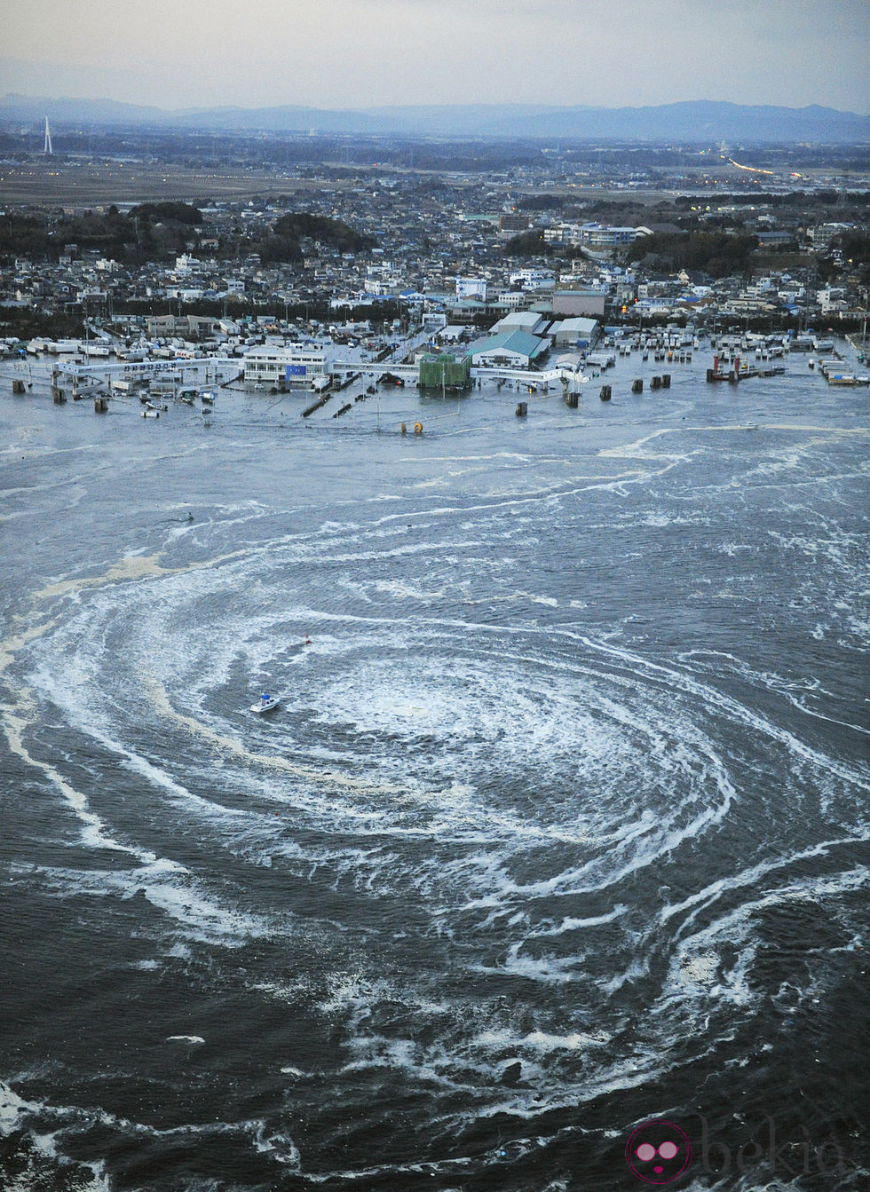 Remolino creado por el tsunami de Japón