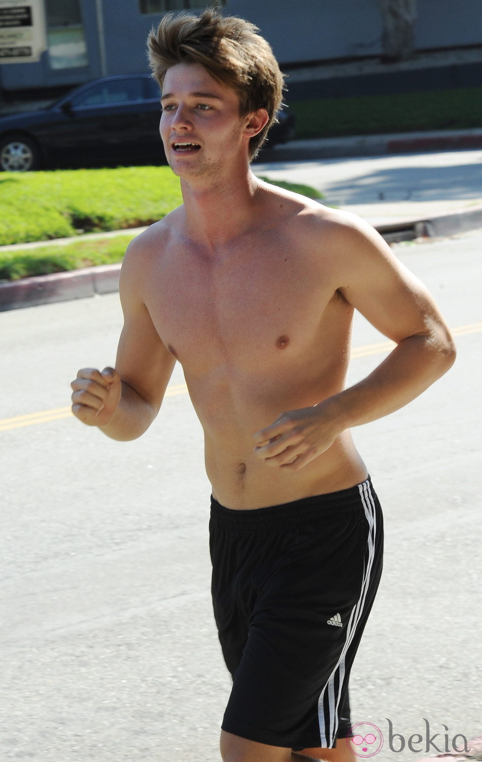 Patrick Schwarzenegger haciendo deporte