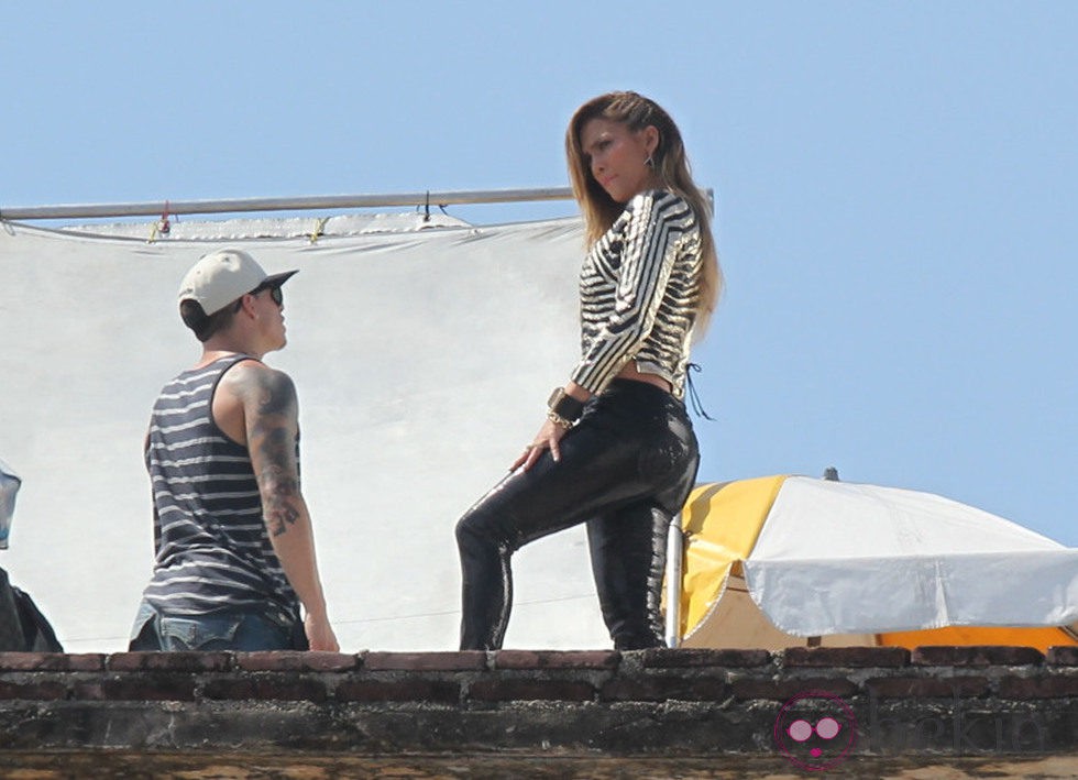 Jennifer Lopez y Casper Smart en la grabación del videoclip 'Follow The Leader'