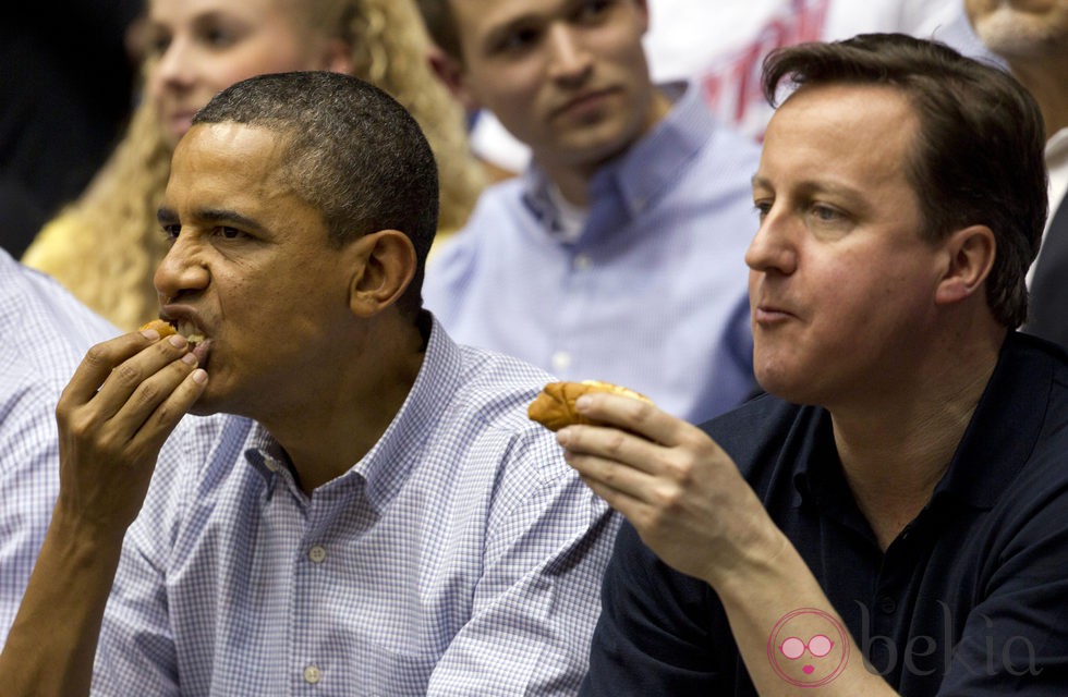 Barack Obama y David Cameron en un partido de baloncesto