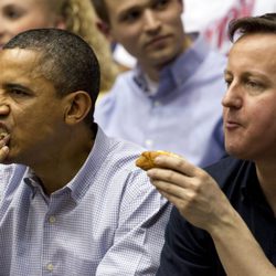 Barack Obama y David Cameron en un partido de baloncesto