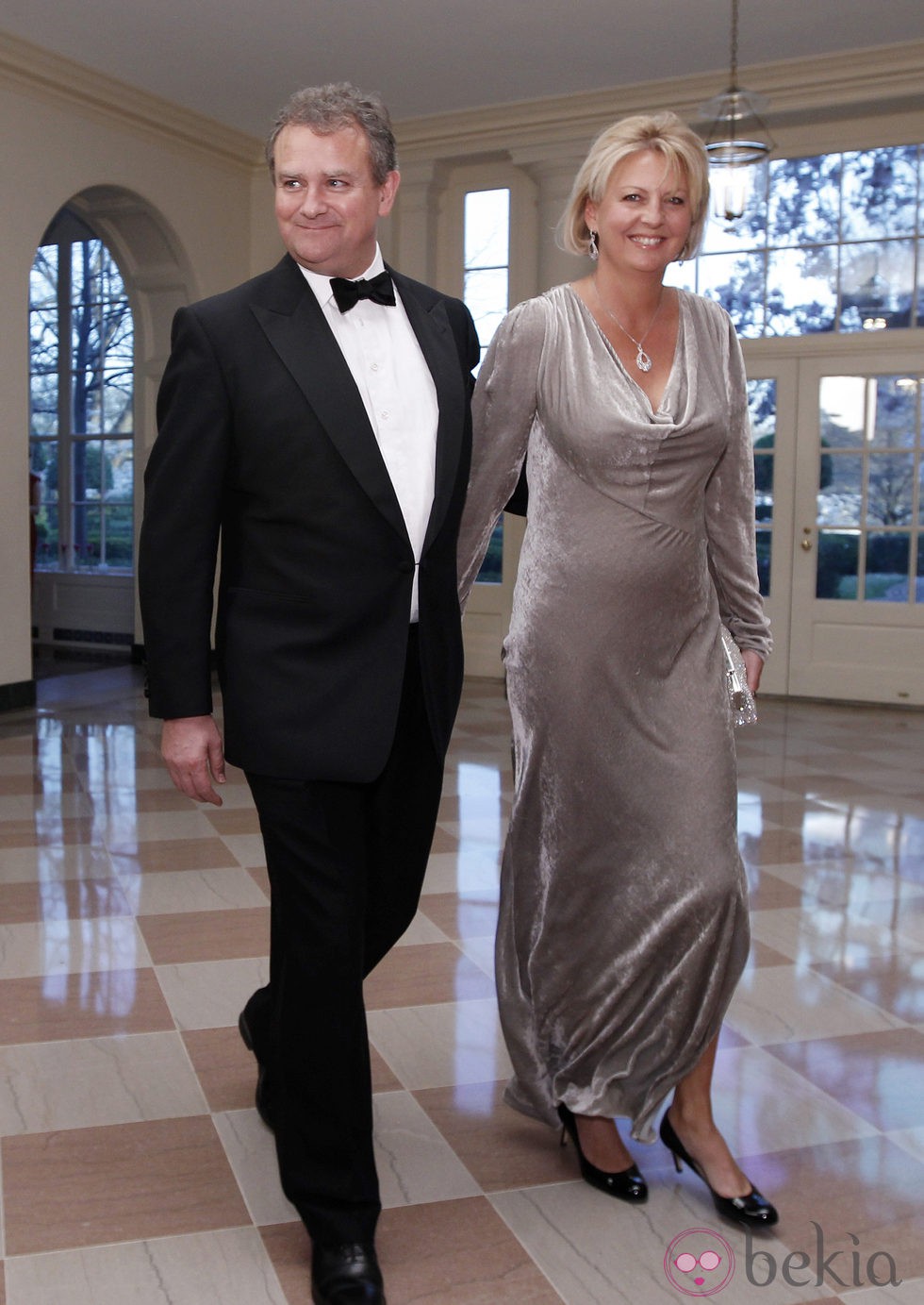 Hugh Bonneville y Lulu Evans en la Casa Blanca