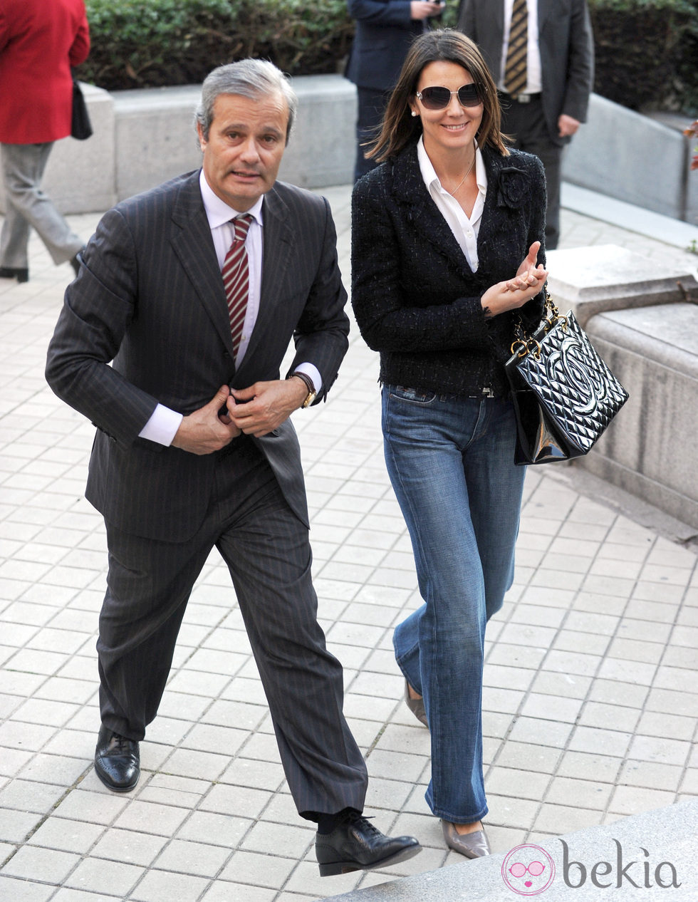 Javier Merino y Mar Flores en el funeral de María Rosa Soutullo