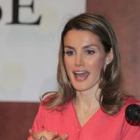 La Princesa Letizia usando lengua de signos