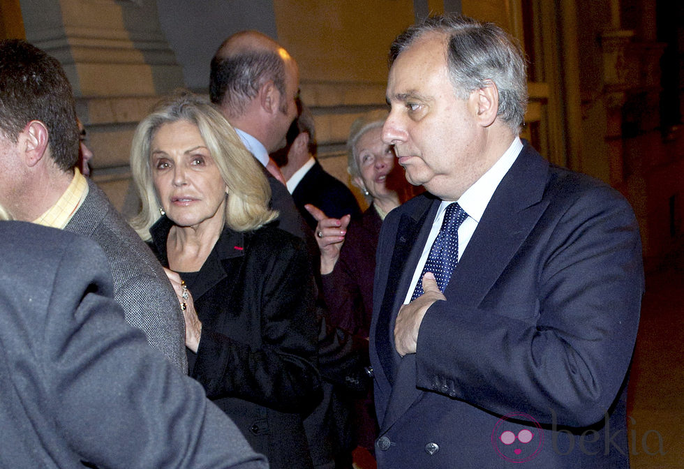 Beatriz de Orleans y Fernando Martínez de Irujo en el funeral de Ana Medina