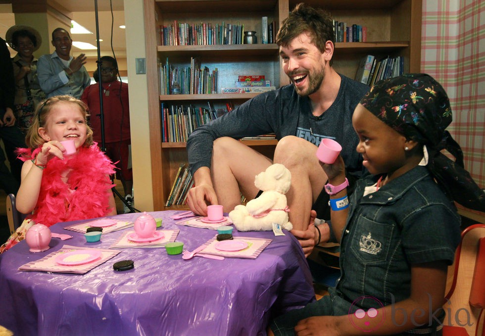 Marc Gasol visita un hospital en Memphis