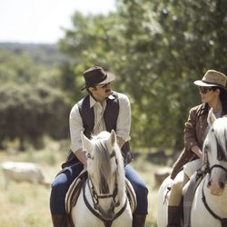 Eva Marciel y Aníbal Soto son Isabel Pantoja y Julián Muñoz en 'Mi gitana'